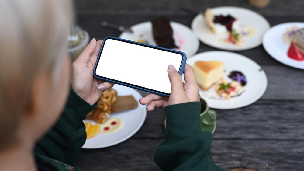 Prueba comida con el móvil con las pantallas lamibles