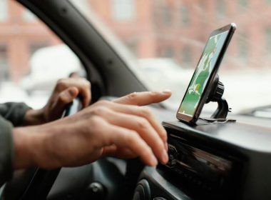 Imagen de una persona conduciendo