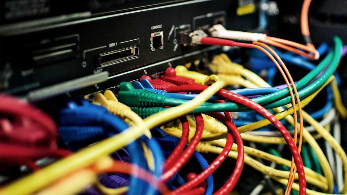 Cómo la guerra de cables submarinos afecta el Internet global