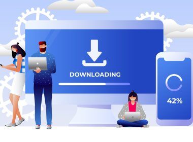 Ilustración de personas utilizando ordenadores portátiles y un móvil junto a una pantalla de monitor que muestra una barra de carga y el texto Downloading.