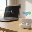 Ilustración del proceso de emparejamiento Bluetooth entre unos auriculares inalámbricos, un ordenador portátil y un teléfono móvil.