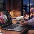 chico usando el yoga pen gen 2 en su Yoga Pro 7a Gen 11