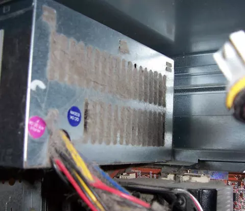 El polvo acumulado obliga a limpiar el ventilador de tu PC si quieres un buen rendimiento