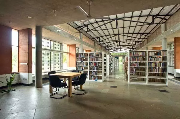 biblioteca central de auroville