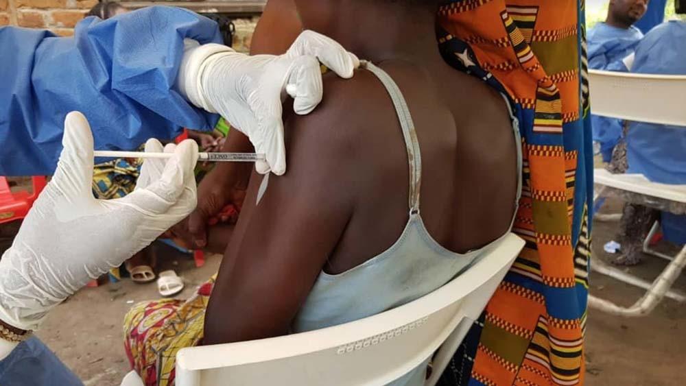 vacunación contra el ébola en África