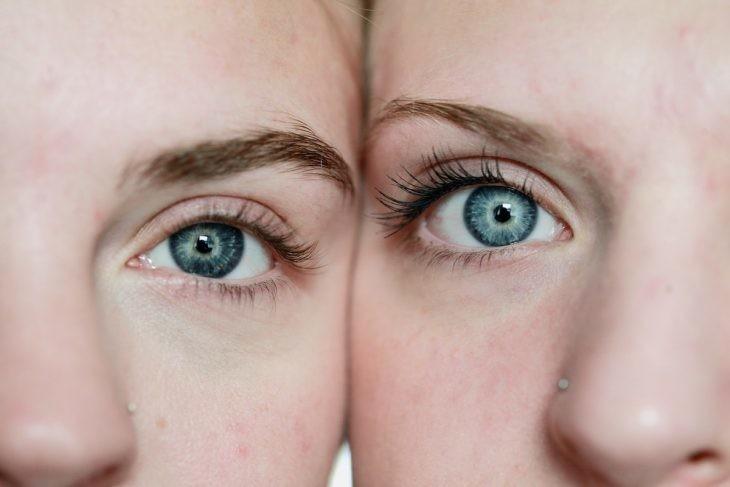 dos ojos azules