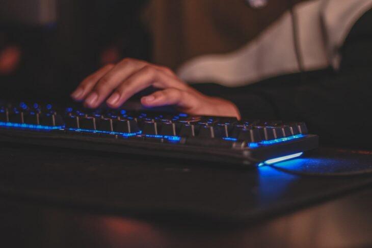 teclado ordenador iluminado