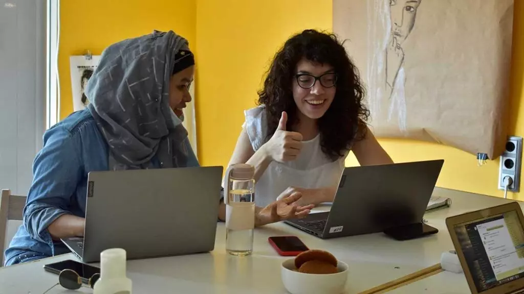 CodeWomen es un programa en el que se tratan los retos que las mujeres tienen en el mundo de la tecnología.